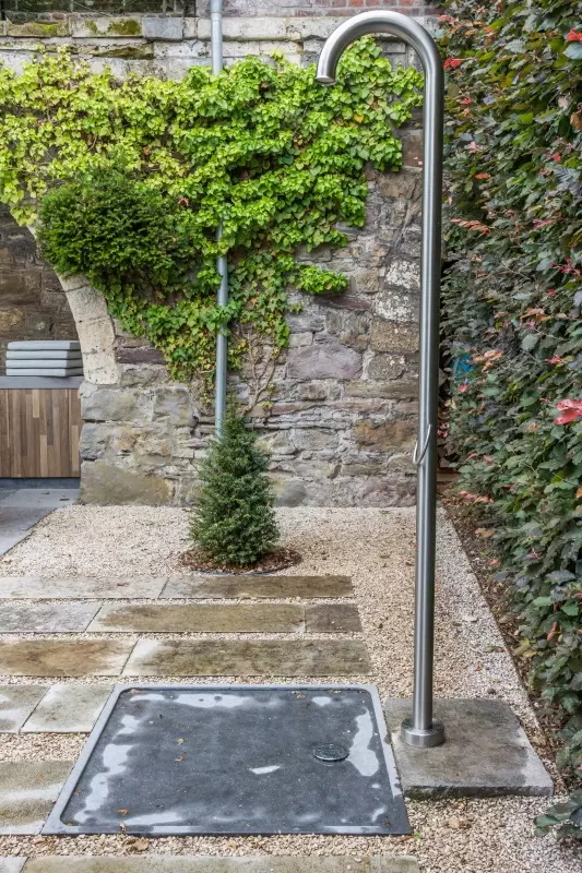 Ommuurde achtertuin renovatie - Tuinaannemer.be