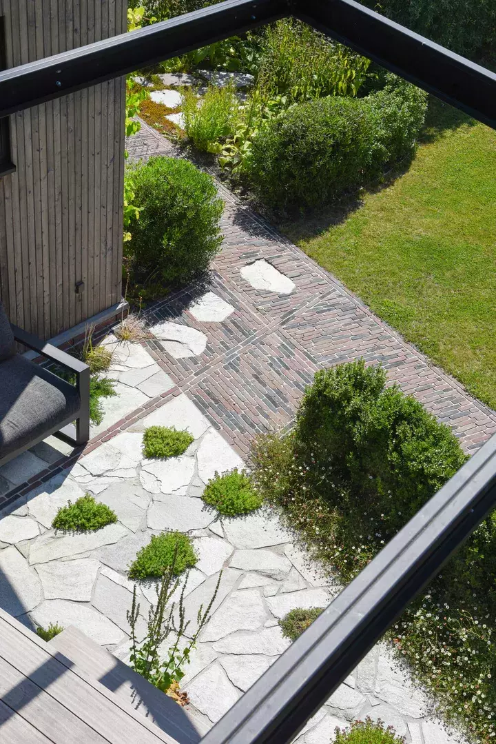 Natuurlijke tuin met bloemenweide - Tuinaannemer.be