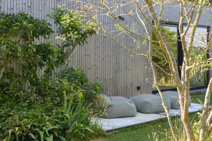 Natuurlijke tuin met bloemenweide - Tuinaannemer.be