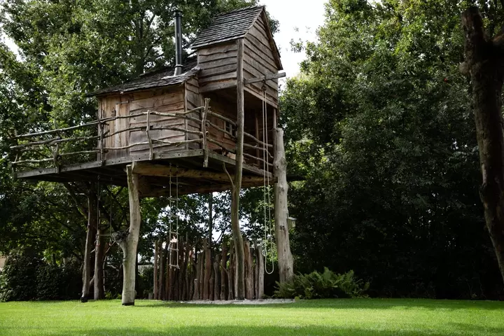 Kindvriendelijke tuin met boomhut - Tuinaannemer.be