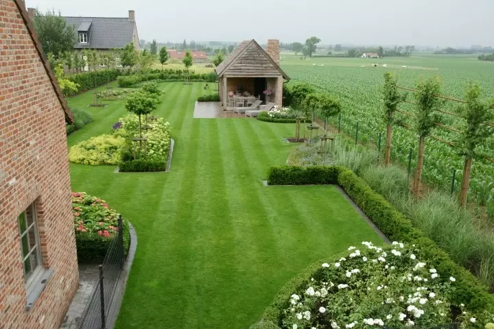 Onderhoudsvriendelijke landelijke tuin - Tuinaannemer.be