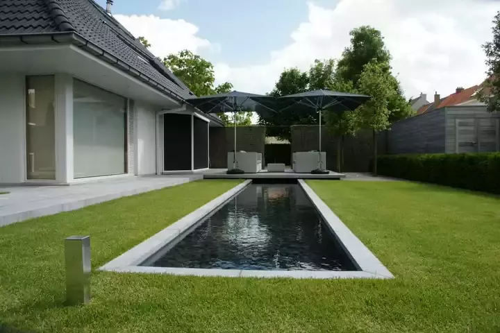 Modern tuinontwerp met vijver - Tuinaannemer.be