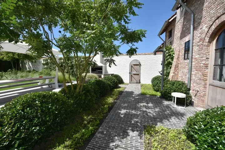 Luxe binnentuin met zwembad - Tuinaannemer.be
