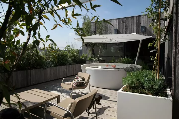 Dakterras met zuiderse sfeer - Tuinaannemer.be