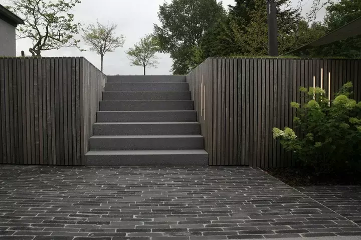 Onderhoudsvriendelijke niveautuin ontwerpen - Tuinaannemer.be