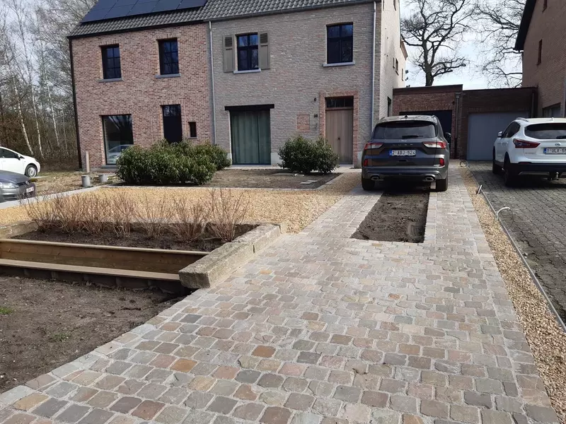 Aanleg van voortuin en oprit