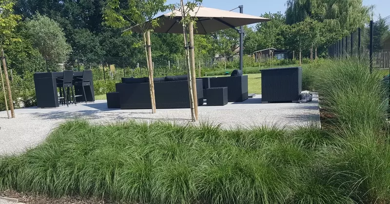 Moderne tuin met landelijk karakter 'Gezelligheid troef'