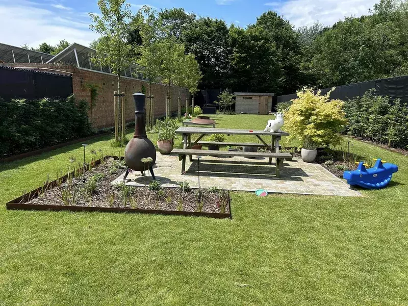 afsluitingen, terras, aanplantingen project Temse 