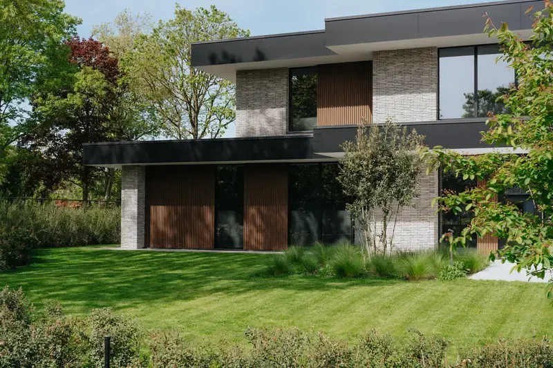 Moderne woning met voortuin