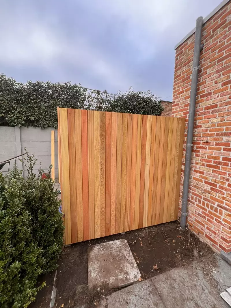 Plaatsing hardhouten schutting