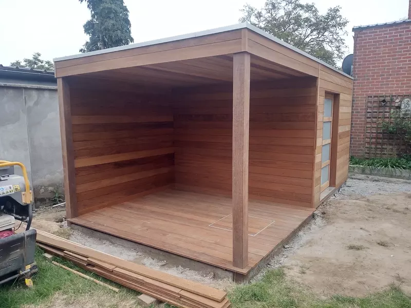 plaatsen tuinhuis en plaatsen hardhouten terras 