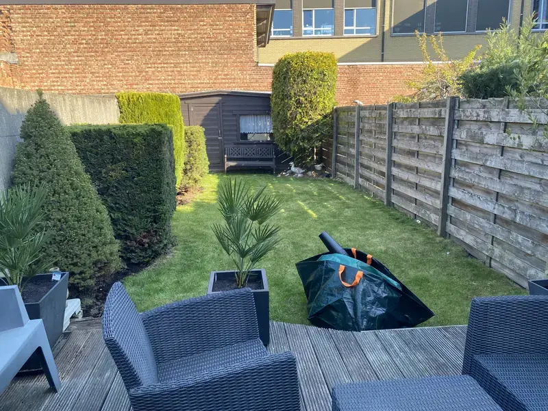 Onderhoud van een kleine stadstuin te Deurne