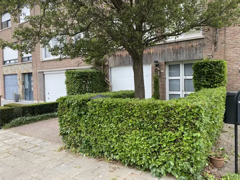 Onderhoud van een tuin, ontworpen en aangelegd rond 2000. 