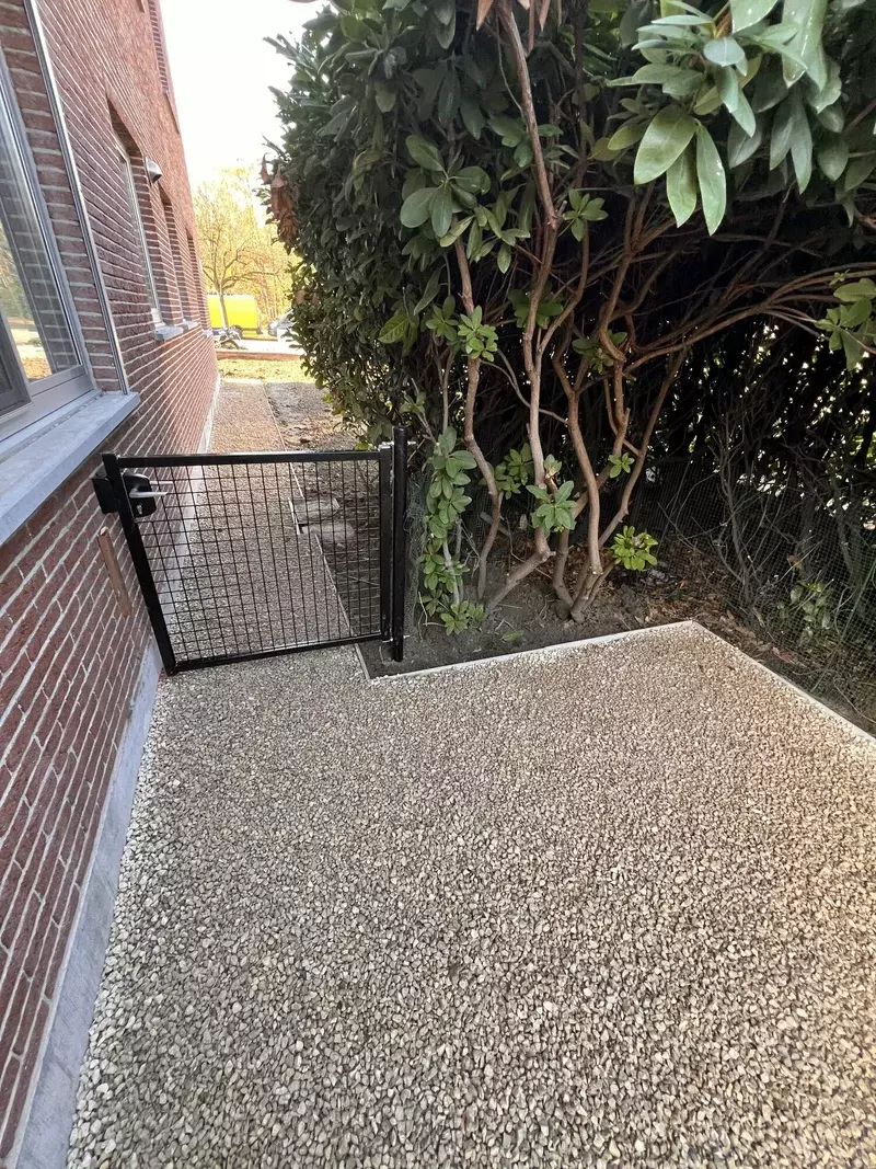 Aanleg grindpad en tuinpoort
