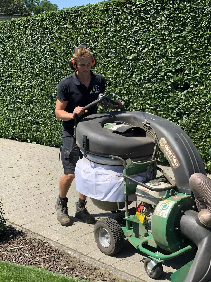 Met onze krachtige zuigmachine sluiten we elke job in schoonheid af!