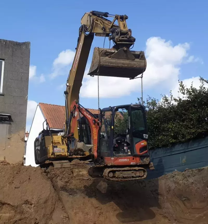 Uitgraven kelder met kleine & grote kraan