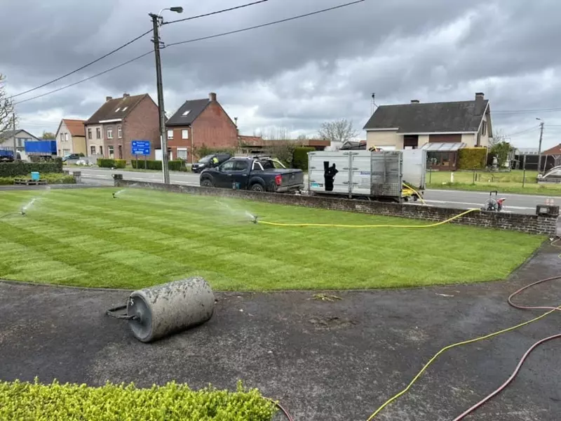 Aanleg van nieuwe grasmatten