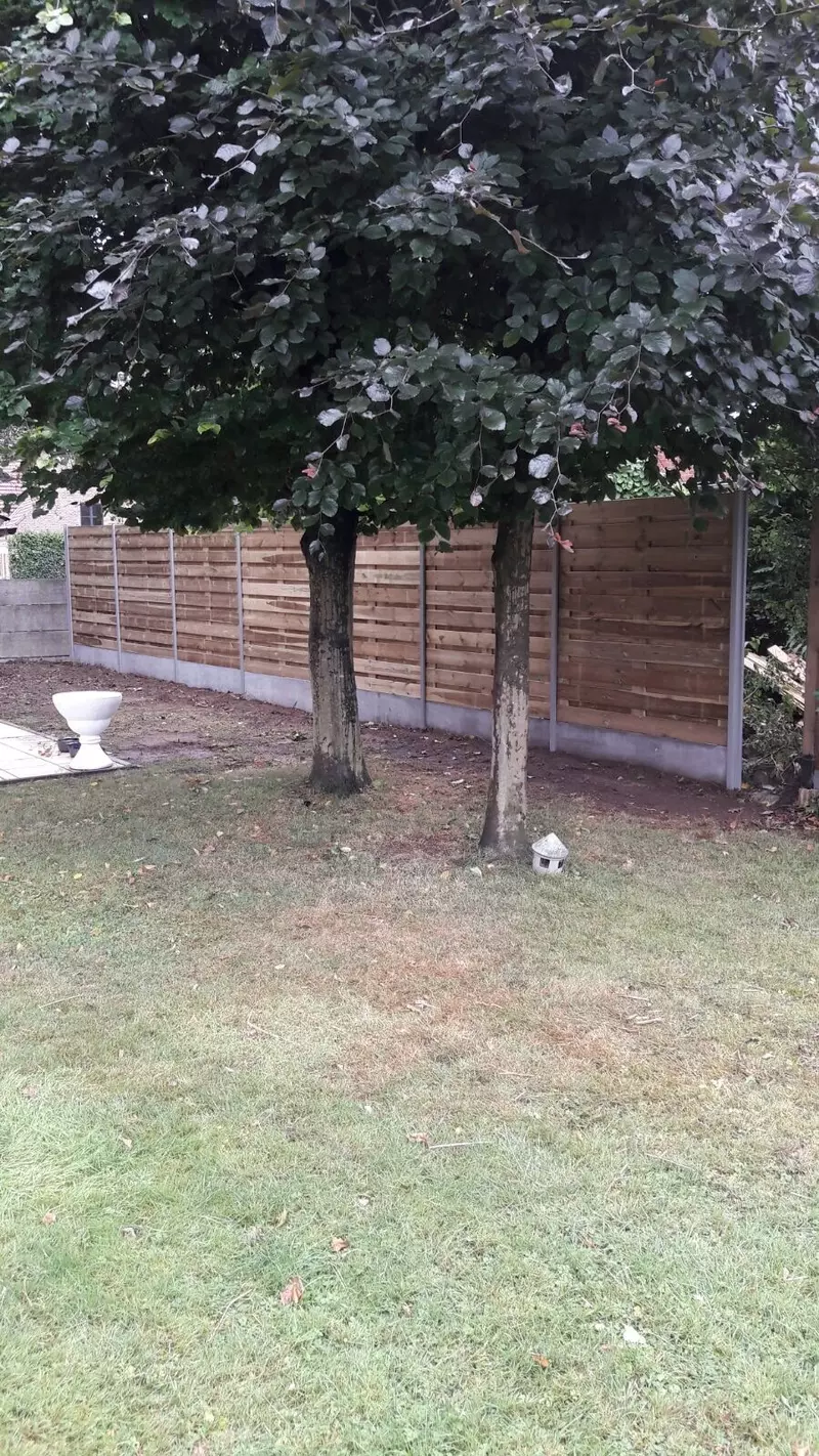 Plaatsen nieuwe omheining