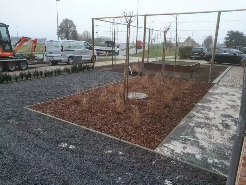 Aanleg van onderhoudsvriendelijke voortuin in kiezel en siergrassen 