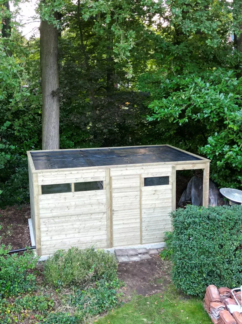 Opbouw van tuinhuis met epdm-folie