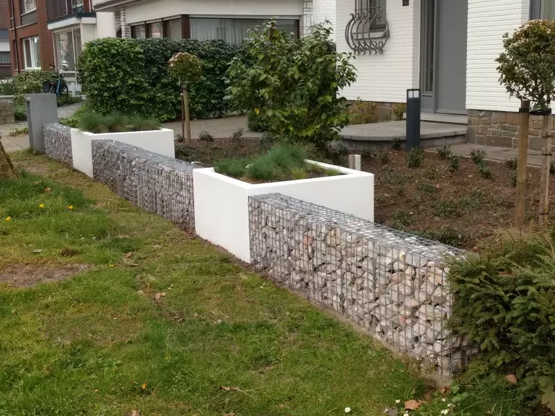 Steenkorven en plantbakken