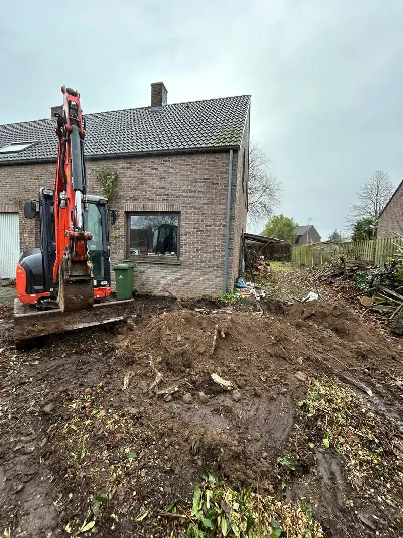 Uitgraven van stronken 