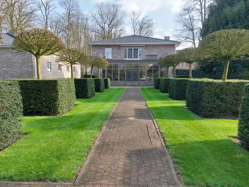 Vormsnoei tuin te Essen