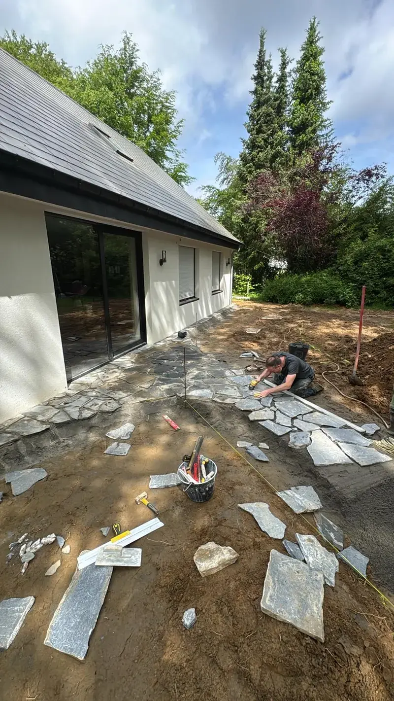Pad flagstones in aanleg