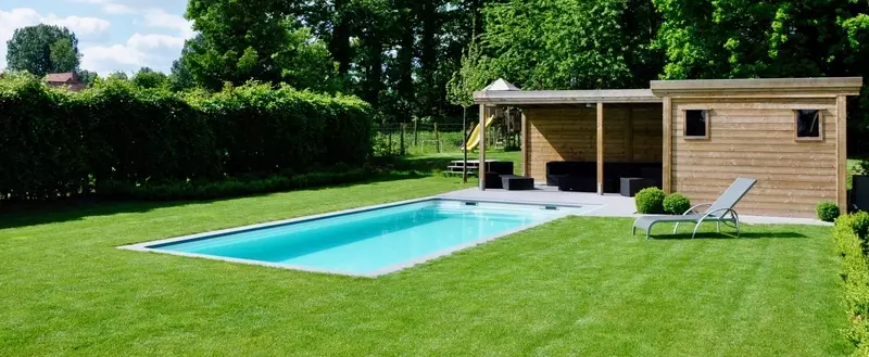 Zwembad in epoxy-acrylaat met poolhouse - totaalproject