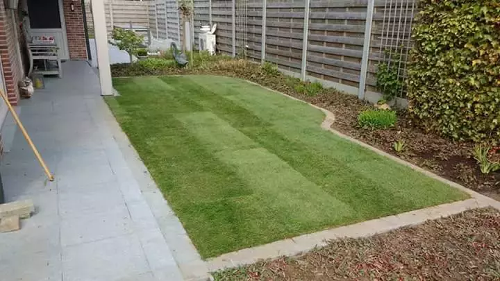 Plaatsen van grasmatten