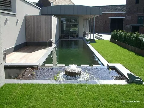 zwemvijver - strak- waterval - terras Ipe - kleine tuin