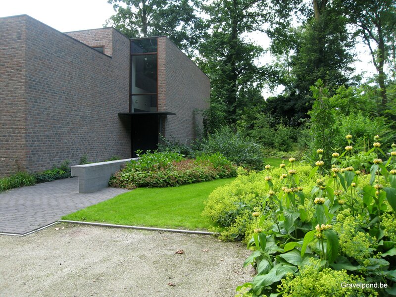 Ontwerp en aanleg ecologische en onderhoudsvriendelijke tuin te Sint-Martens-Latem.