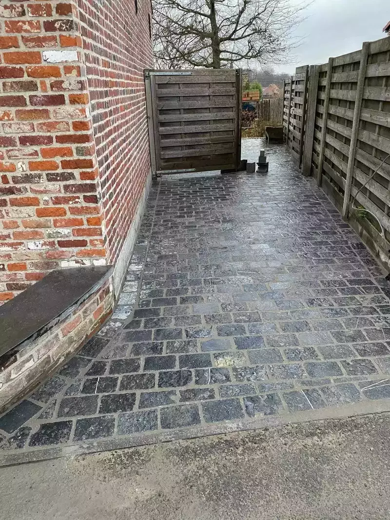 Aanleg verhardingen: wandelpad, klinkerpad 
