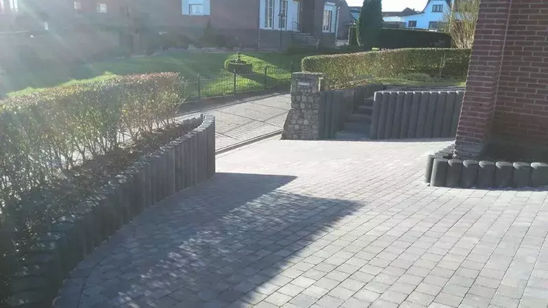 aanleg oprit, palissades en trap