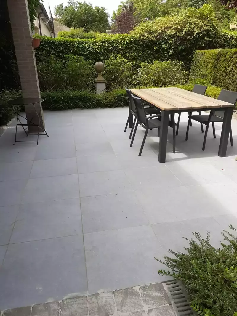 Voorbeeld aangelegd terras in tegel 60x60