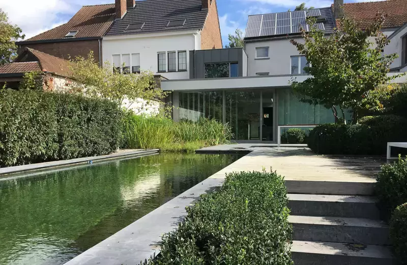 vercammen-tuinaanleg-moderne-stadstuin-met-zwemvijver